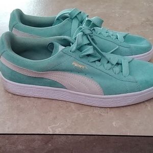 Women's Puma sneakers